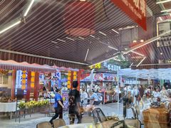 -刘姐啤酒鱼民族演艺餐厅(西街总店)