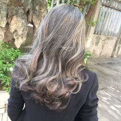 -诗悦发型SALON·圣罗兰店