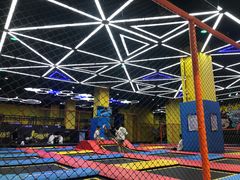 -爱蹦iBOON蹦床运动馆(江汉店)