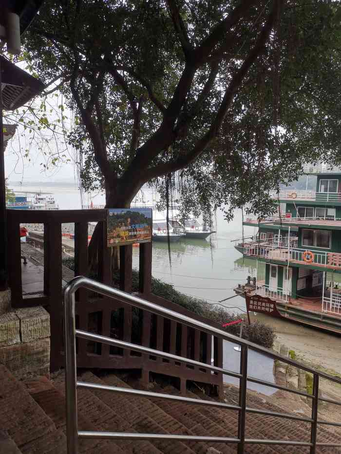 八仙洞游船码头-"游船码头,应该平时还行,这次去成都是清明.