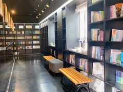 -钟书阁(松江泰晤士小镇店)