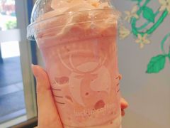 樱花莓莓酸奶-瑞幸咖啡(新世界中心店)