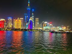 -黄浦江游览十六铺3号码头网红自助餐