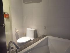 -桔子酒店(上海西藏北路地铁站店)