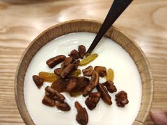 空运来的新疆酸奶-谷丽麦馕新疆菜·清真(步步高梅溪新天地店)