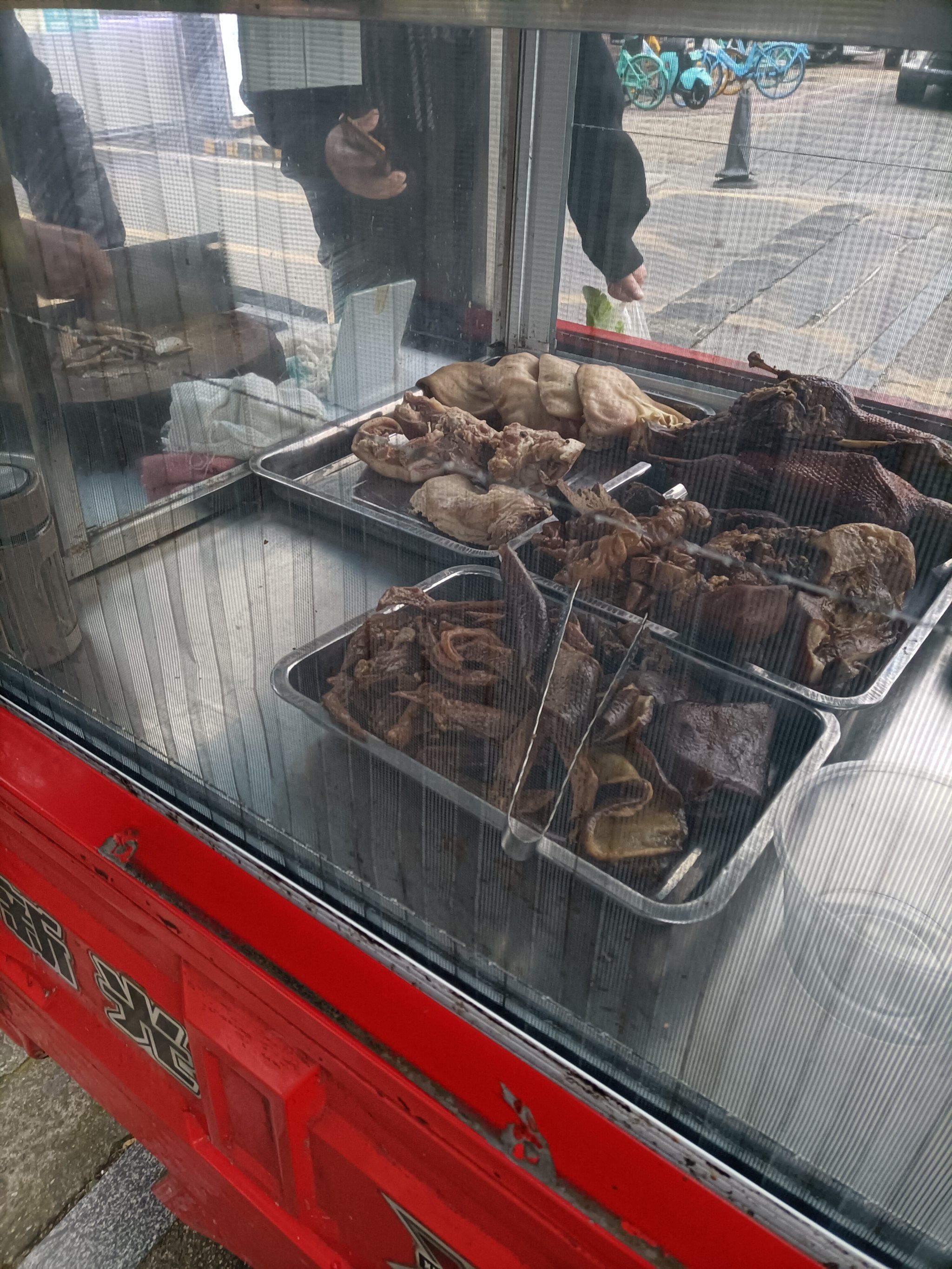 老新都的老卤菜摊摊,我确定遇到就要买