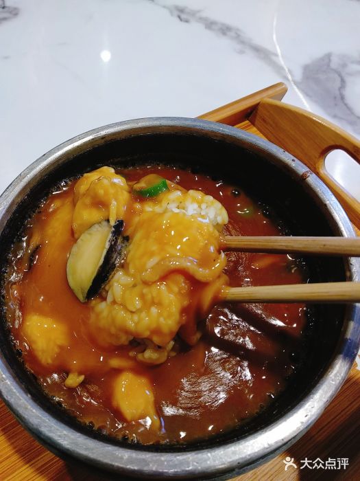 添发烧腊煲仔翅(世茂广场店)鲍汁鱼翅捞饭图片