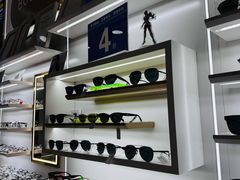 -美式眼镜·授权蔡司.依视路.尼康.豪雅.明月(南翔印象城店)