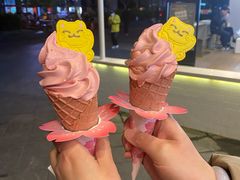 红莓华夫筒-麦当劳(普陀香溢花城店)