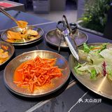 听说西塔老太太特别火，专门赶在饭口前，十一点半到的店里