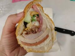 -Bánh Mì Huynh Hoa