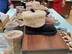 -UGG(燕莎奥特莱斯购物中心店)