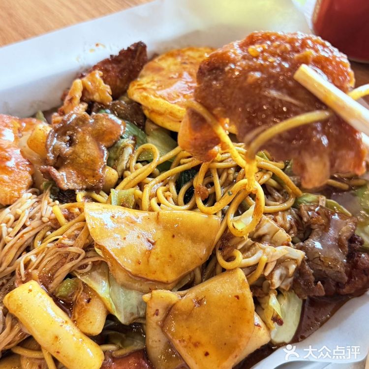 大王糖醋铁板烧，为啥中午生意噶噶好？！😋