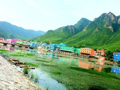 -百里峡七彩艺术小镇