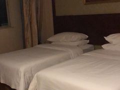 -维也纳酒店(深圳国际会展中心沙井上南店)