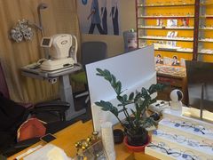 -优医视平价眼镜蔡司依视路折扣工厂店(十里堡店)