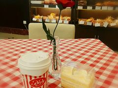 -红宝石·鲜奶小方·海派西点房(南丹店)