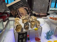 -亚洲国际大酒店·云顶阁旋转自助餐厅