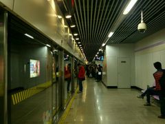 站台-龙溪路(地铁站)