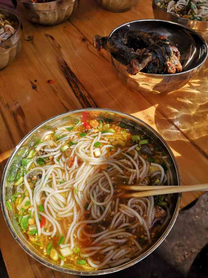铁仕云县土鸡米线(大观店)-"奔波后的云南美食 [薄荷]环境:小门店.