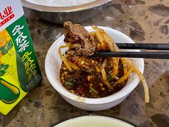 -黄利砖万峰林布依特色酸笋牛肉馆