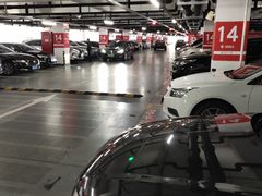 -虹桥火车站-停车场