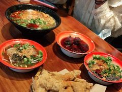 -爆炸头阿姨小四川正宗川味小吃(无任何分店)