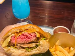 香浓蘑菇牛肉汉堡-bluefrog蓝蛙(皇庭广场店)