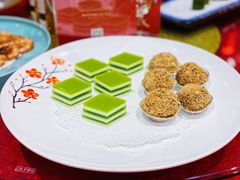 绿茶糕拼芝麻粉时-万家宴海鲜大酒楼(五四路店)