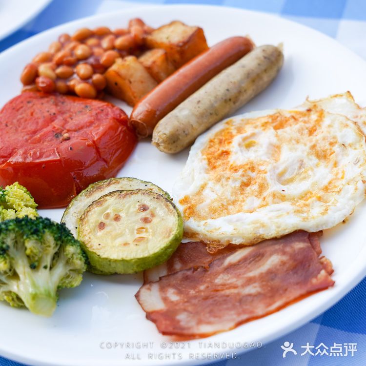 【这家武汉花园自助早餐，湖边樱花风景绝了】在武汉的度假酒店很