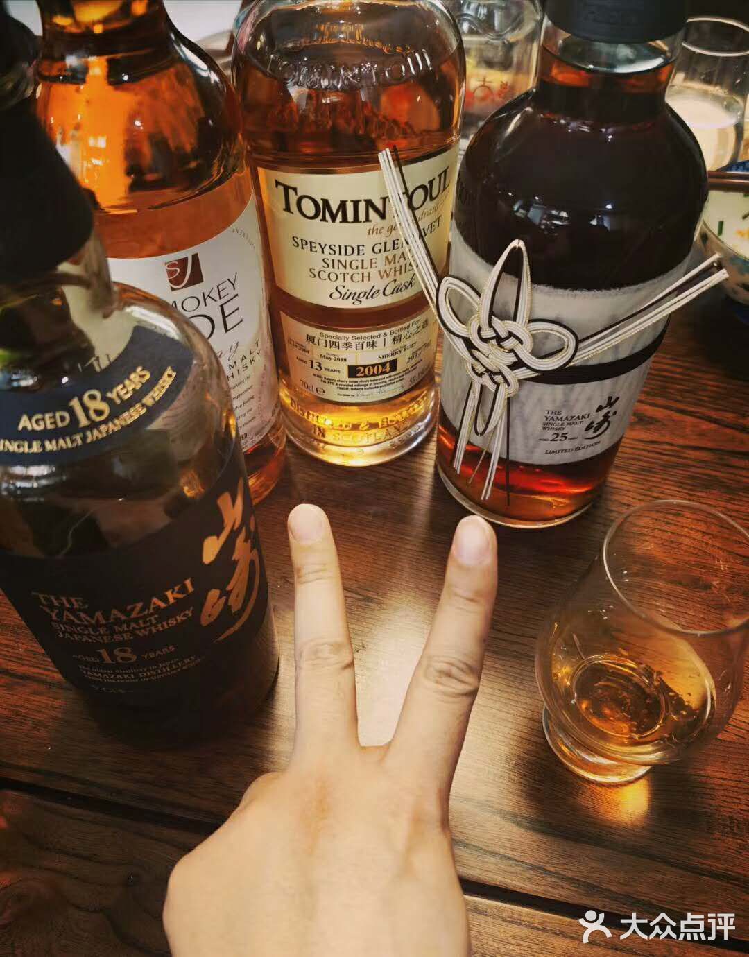 这是一款为三得利创立100周年而上市的威士忌