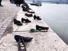 -多瑙河畔鞋履雕塑
