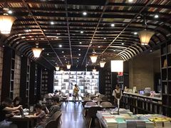 -钟书阁(松江泰晤士小镇店)