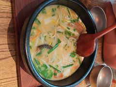 -银米·云南传统过桥米线(双廊黑金冠店)