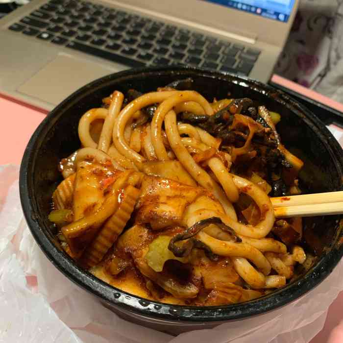 公司点的公司附近外卖真心难吃这个对比出来就很优秀了超级重口味辣咸