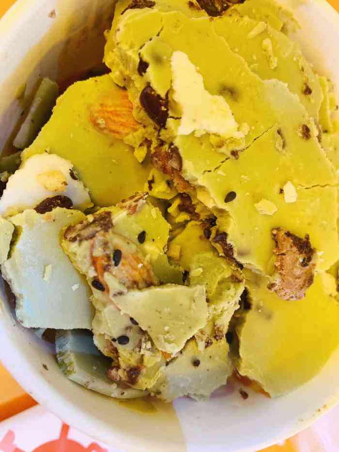 喜识嘎嘣脆(上谷大观店)-"其实买了两份来着,一份抹茶炒酸奶一份奥利.