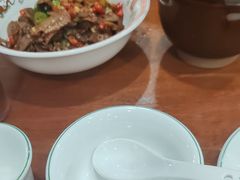 -湖南人家湘菜馆(镇江路店)