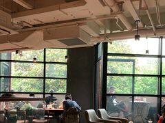 大堂-星巴克(杭州湖滨银泰E区店)