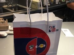 -瑞幸咖啡(岳家嘴地铁站店)