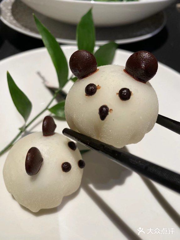 哇哦我竟然在一家饭馆里近距离看了一场川剧变脸....