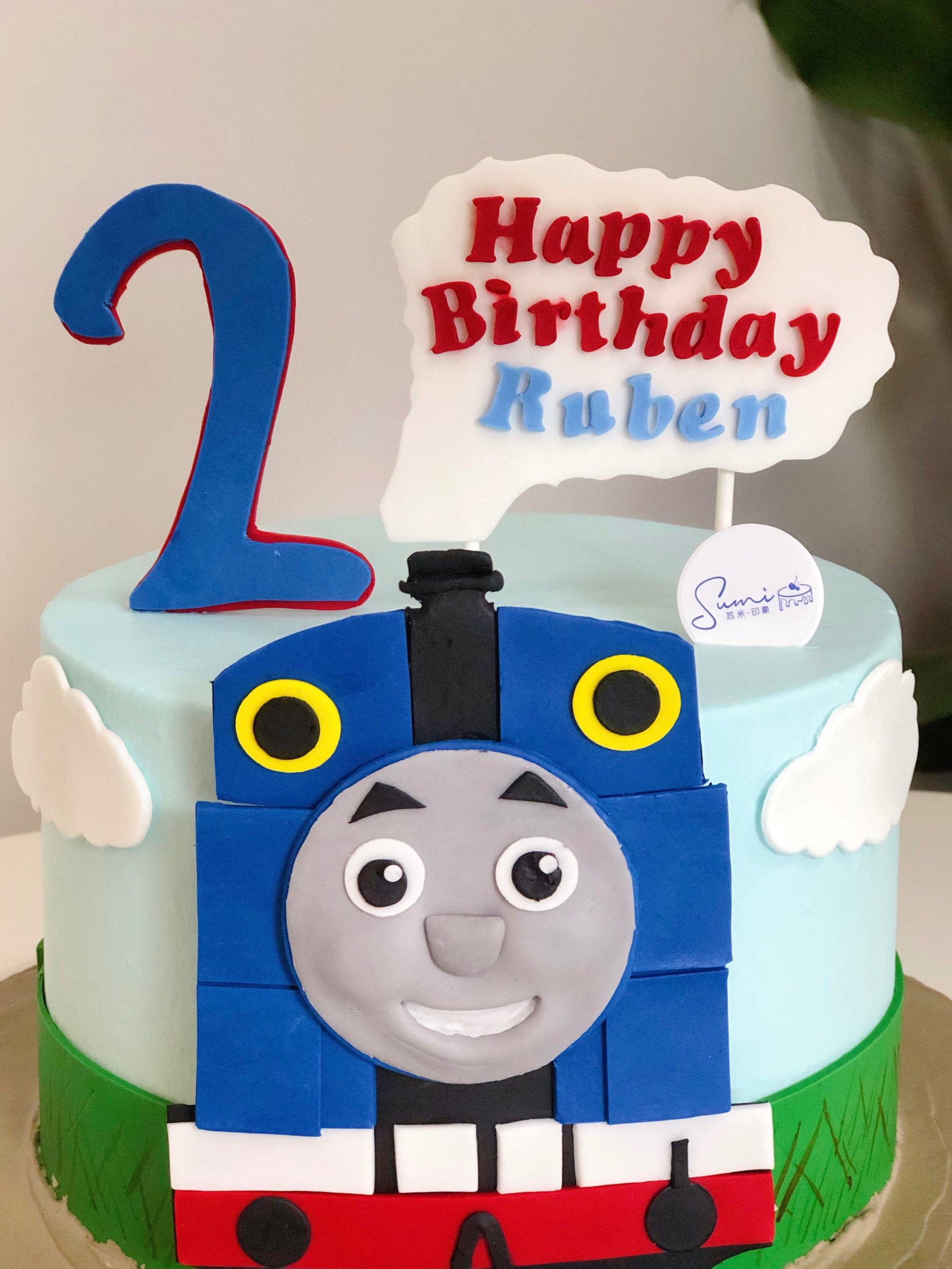 超可爱的翻糖托马斯小火车蛋糕,打开童年的奇妙之旅