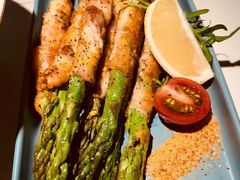 香煎芦笋楠肉卷-蜜桃花开·中西融合菜E&W(南长街店)