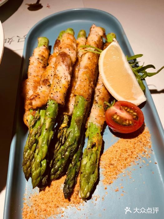 蜜桃花开·中西融合菜E&W(南长街店)香煎芦笋楠肉卷图片