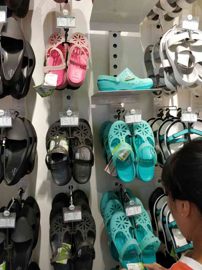 crocs(群光广场店)-"这家店主要是各种洞洞鞋,价格也都很美丽～.