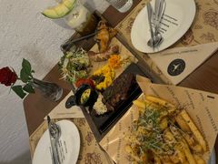 -Mark&Mars Restaurant