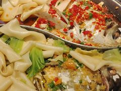 -阿瓦山寨·湘菜现炒·剁椒鱼头王(咸阳总店)