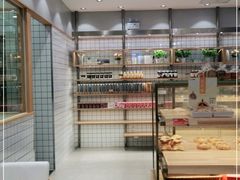 面包甜点陈列柜-面包新语(滨湖万达店)