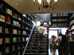 -钟书阁(松江泰晤士小镇店)