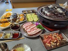 -围炉肉舍•炭烤活鳗•丹东海鲜烤肉(步行街店)
