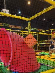 -蹦蹦跳跳(新奥购物中心店)